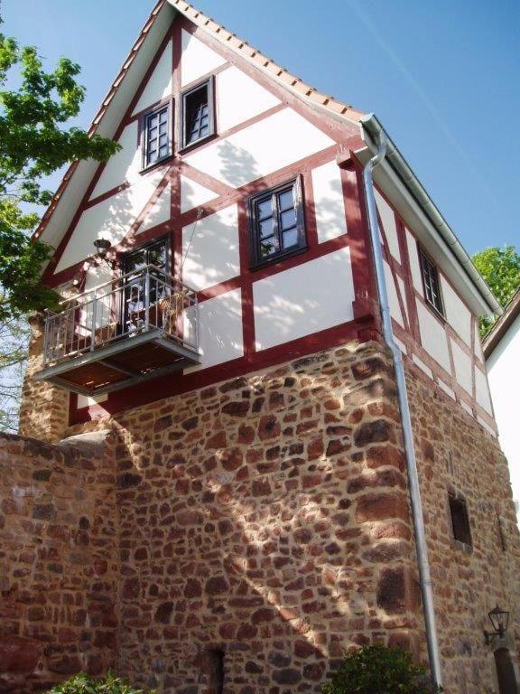 Aussergewoehnliche Uebernachtung Im Wehrturm Bad Hersfeld Exterior foto